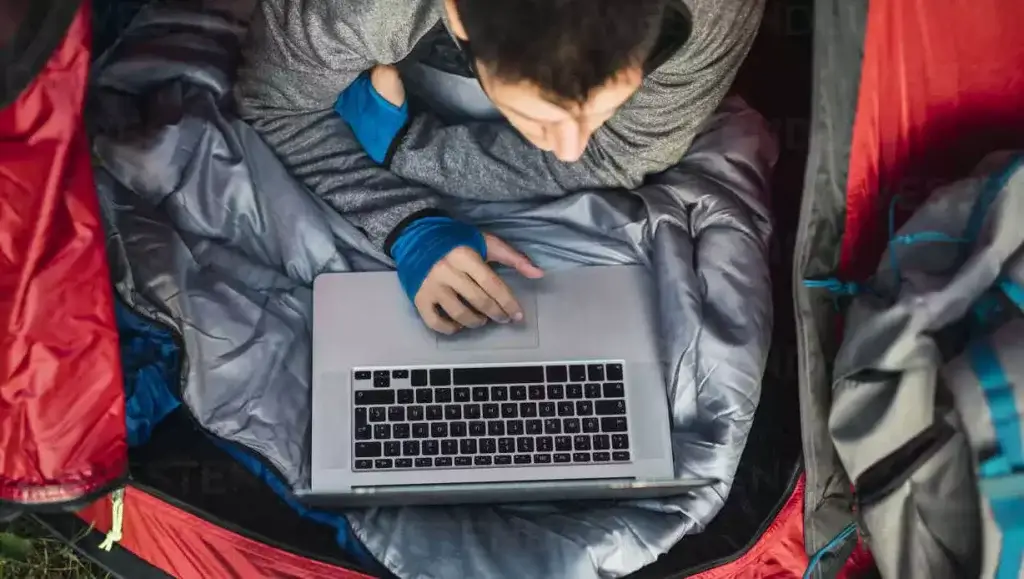 Smart Ways to Use the Internet While Camping
